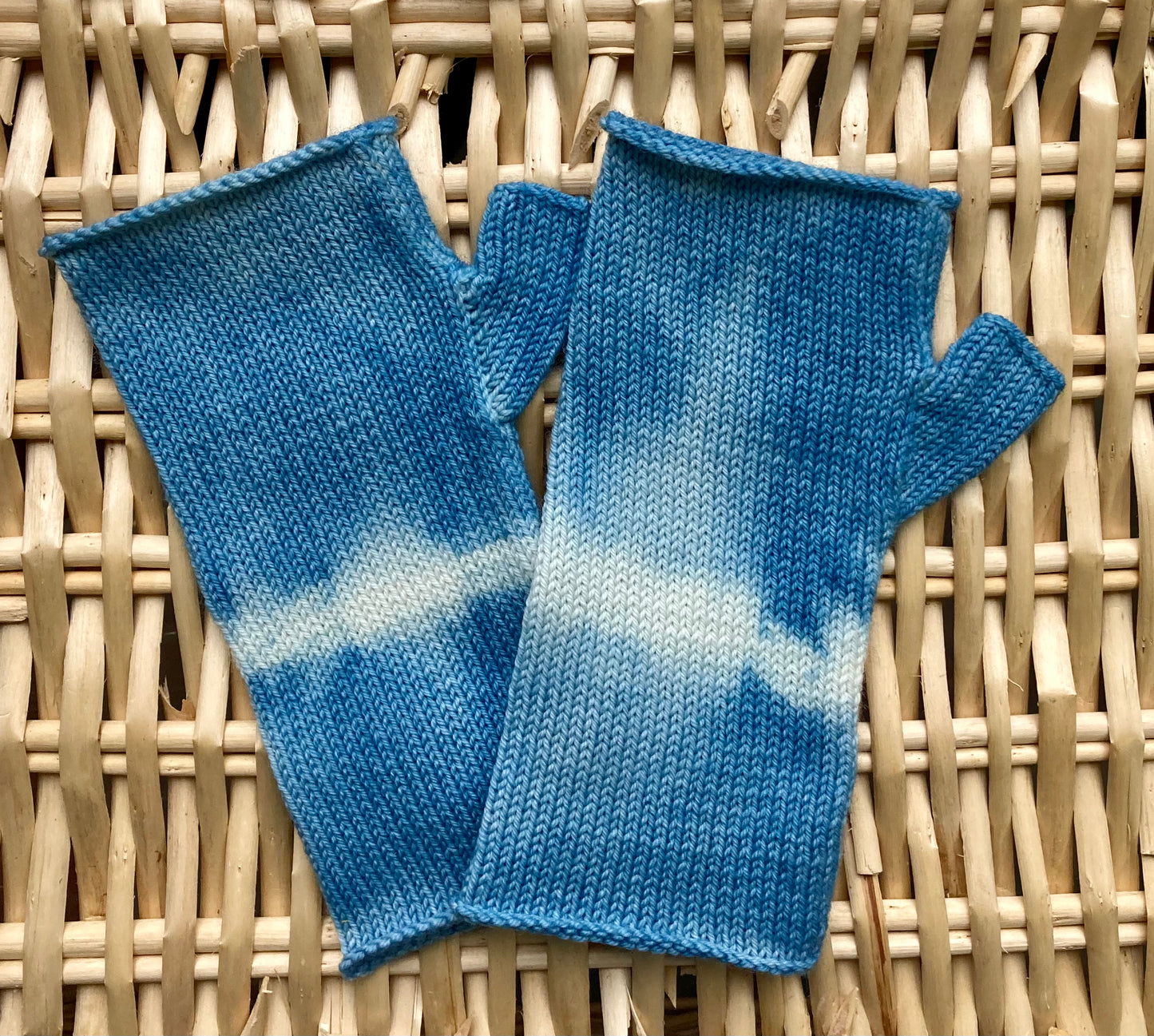 Indigo tie-dyed fingerless gloves