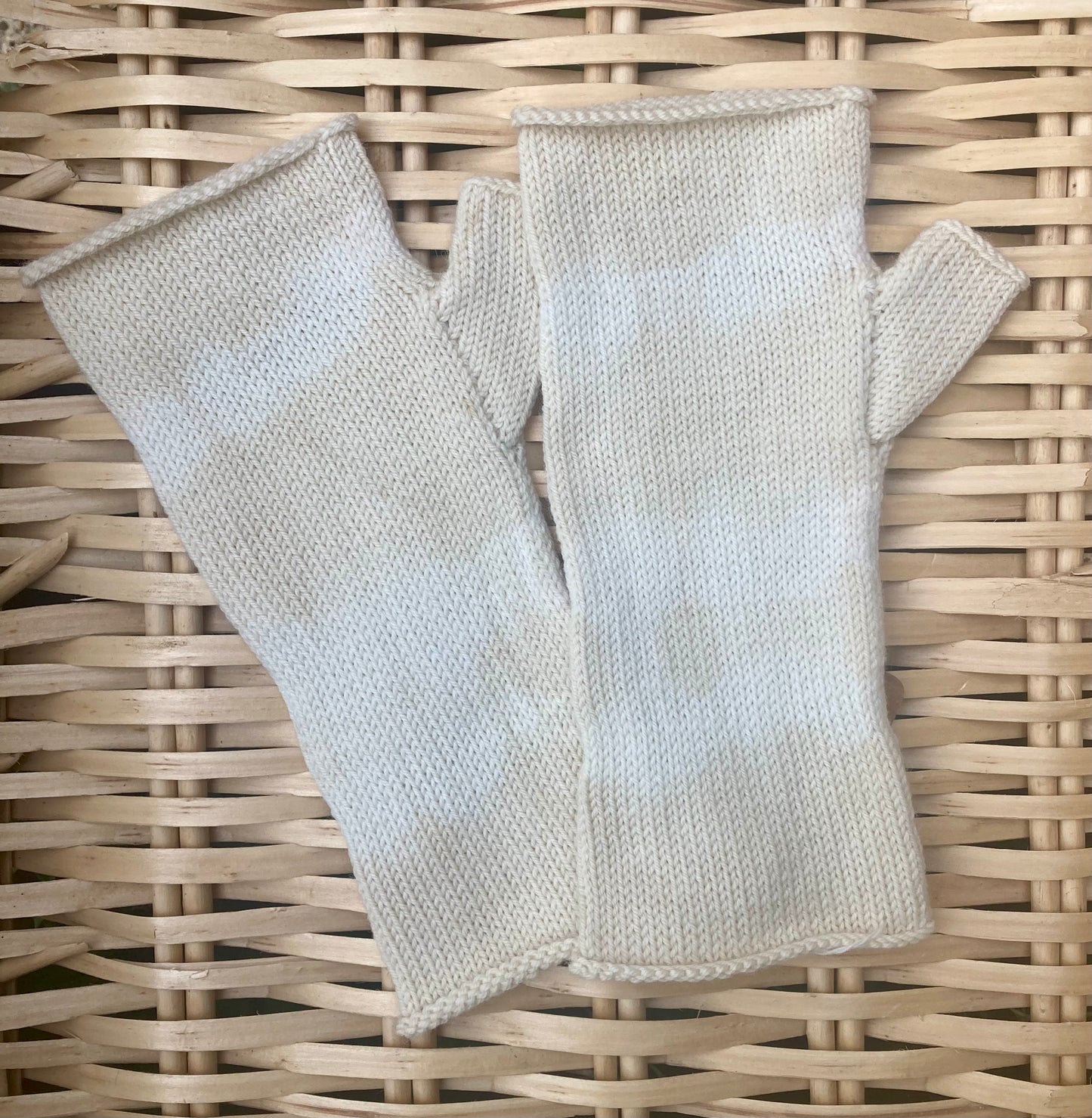 Alder tie-dyed fingerless gloves