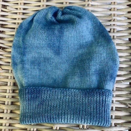 Indigo mottle-dyed hat.